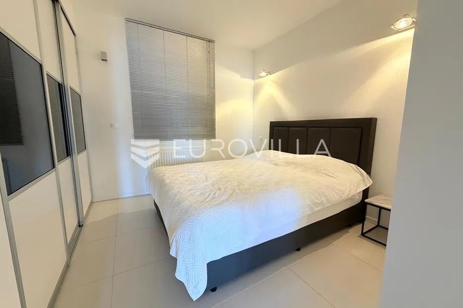 crikvenica, kuća s četiri apartmana, bazenom, uhodan turistički posao s pogledom na more - slika 9