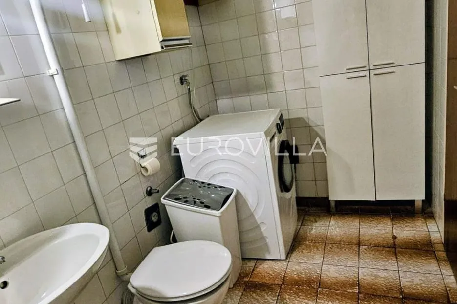 split, pujanke trosoban stan od 79 m² u zgradi te ostavu u podrumu - slika 20