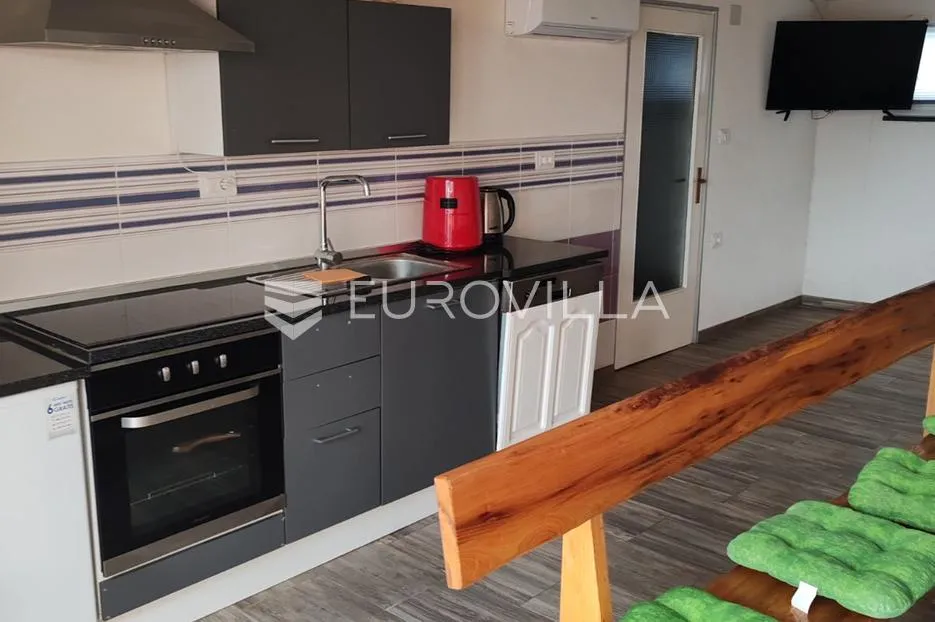 istra, tinjan, samostojeća kuća s bazenom i okućnicom 350m2 - slika 8