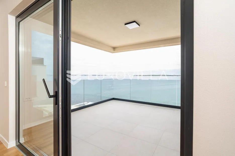 zadar, privlaka, luksuzni dvosoban stan 1. red do mora, 114,01 m² - slika 15