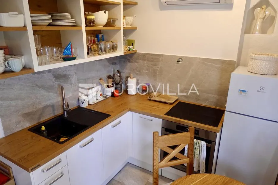 krk, omišalj, adaptirana kamena kuća u nizu s pogledom na more površine 54 m² - slika 7