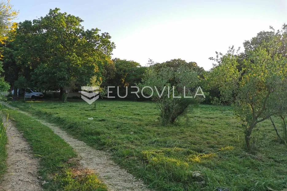 ližnjan, veliko građevinsko zemljište 1100 m2 u širem centru mjesta - slika 6