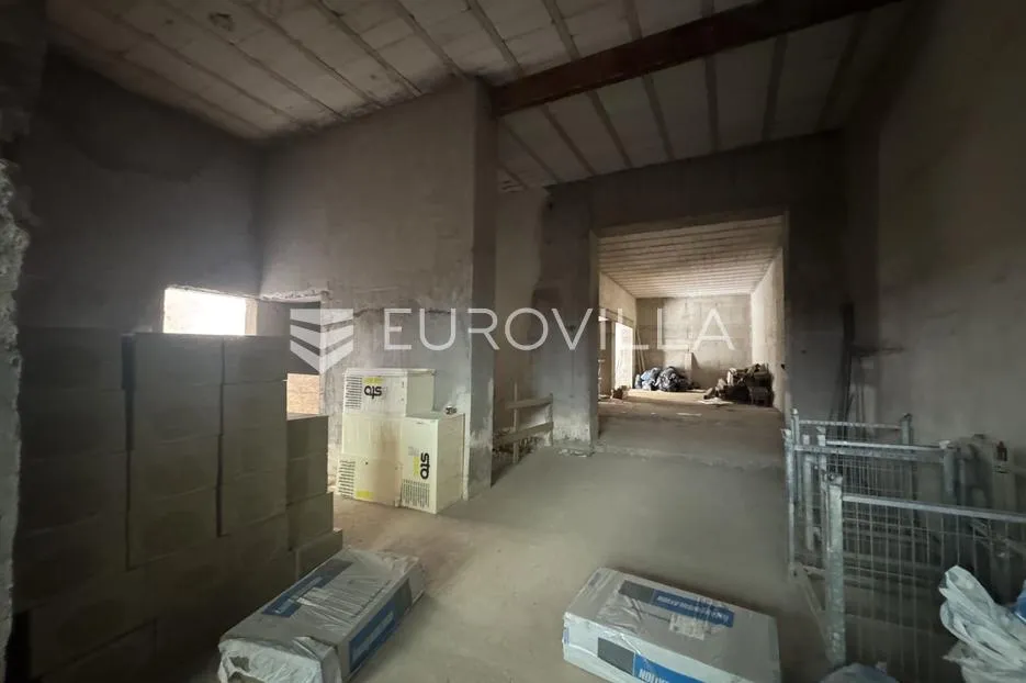 zagreb, pješačka zona, dvoetažni poslovni prostor 390 m² - slika 3