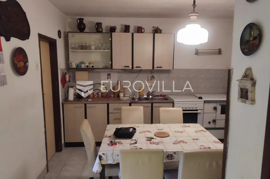 josipdol, kuća u mirnom naselju okružena netaknutom prirodom - slika 2