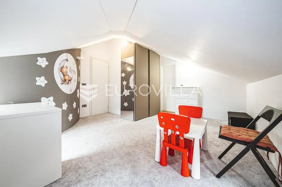 zagreb, trešnjevka, prekrasan trosoban stan 120 m² - slika 9