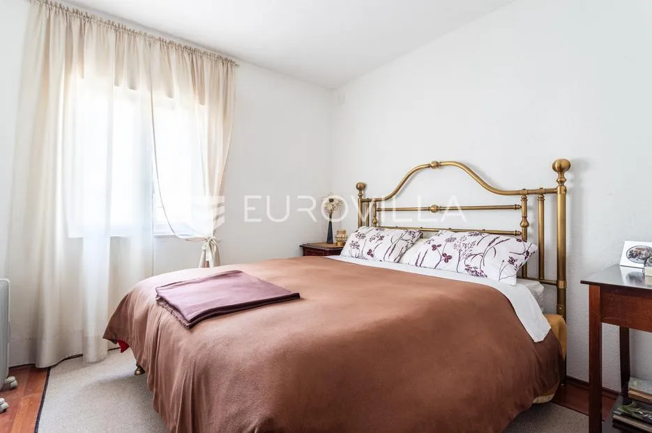 šibenik, brodarica, kuća sa velikim dvorištem 247,2 m² - slika 2