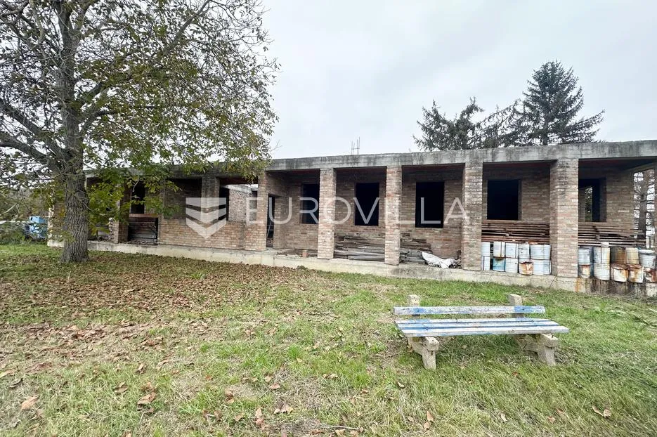 vinkovci, zalužje, roh bau vikendica 297,89 m² na zemljištu površine 6263 m² - slika 2