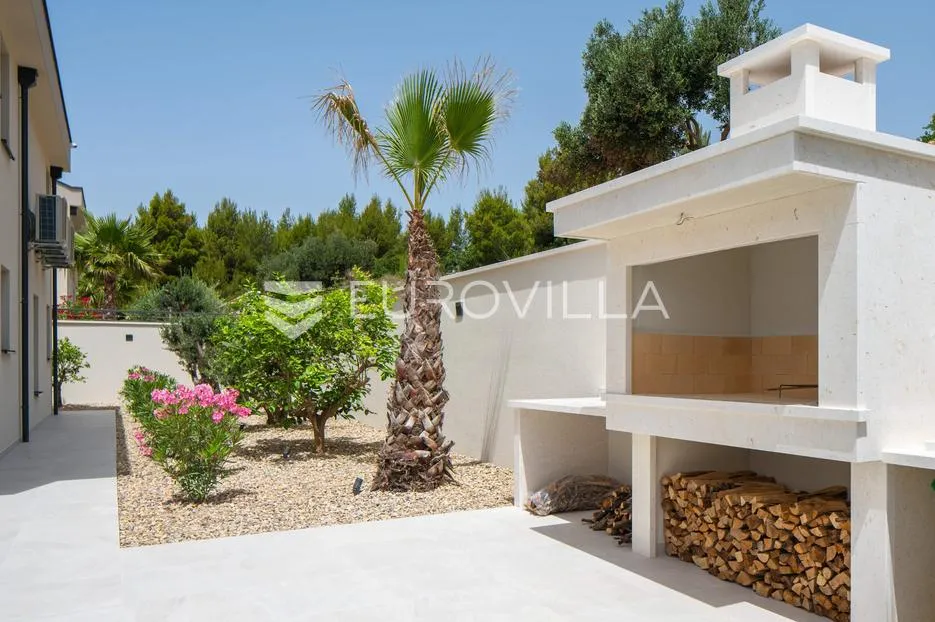 split, podstrana, luksuzna vila s garažom, bazenom i panoramskim pogledom na more - slika 26