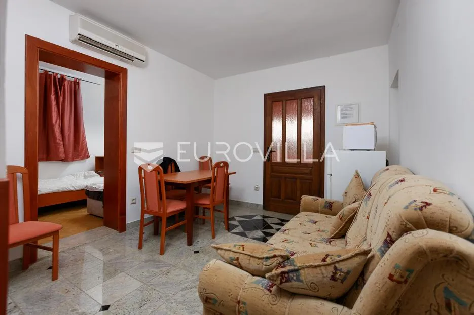 krk, uređen dvosoban apartman blizu mora, terasa s pogledom - slika 3