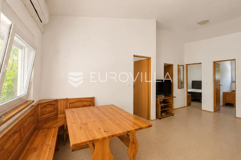 vir, kuća s dva apartmana, 6 spavaćih soba i velikim privatnim dvorištem - slika 5