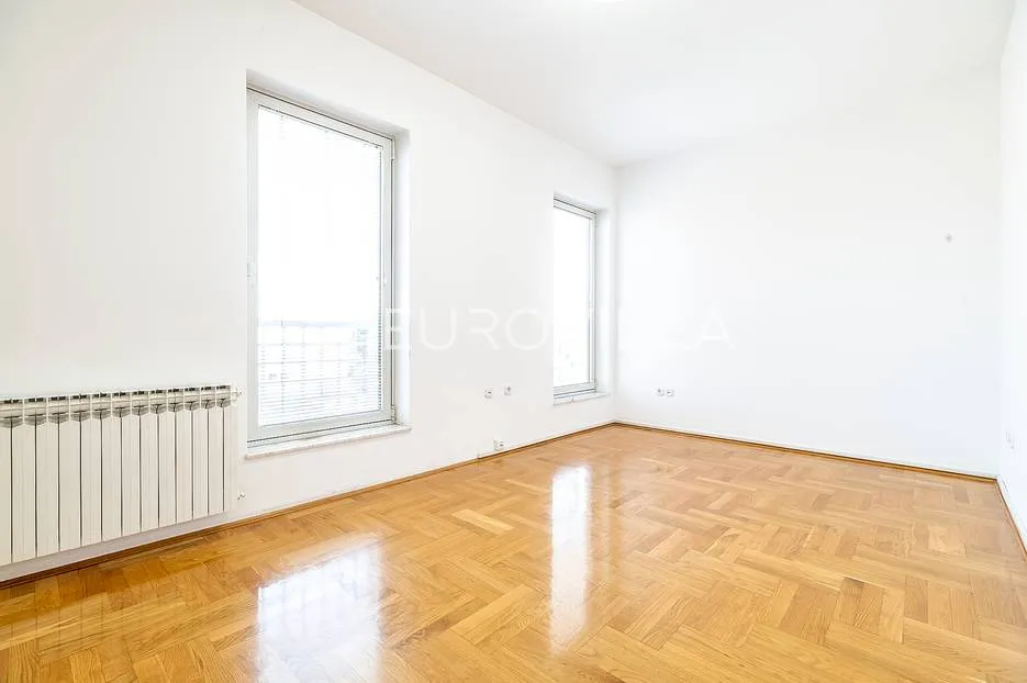 zagreb, malešnica stan na drugom katu 120 m2 - slika 2