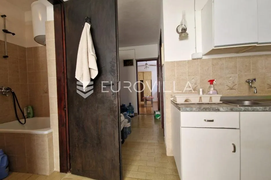 vir, apartmanska kuća s 3 jedinice, velikom okućnicom i potencijalom za bazen blizu centra - slika 10