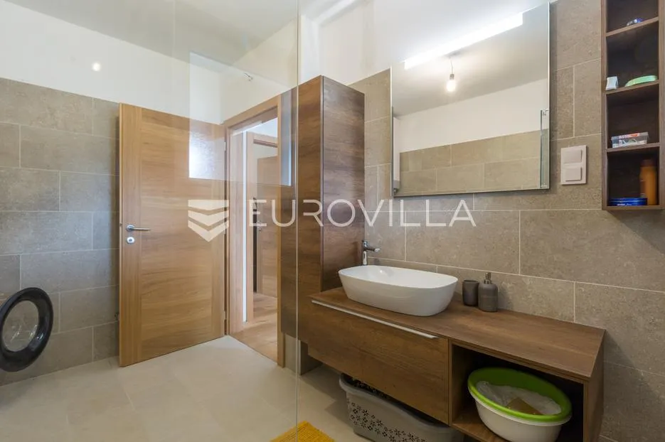 istra, vodnjan prilika za investiciju, apartmanska kuća podijeljena na dvije stambene jedinice - slika 10