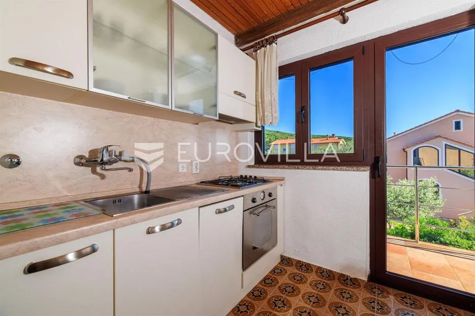 krk, punat, samostojeća kuća s dva apartmana po 100 m², studio apartman, bazen, garaža, sauna - slika 40