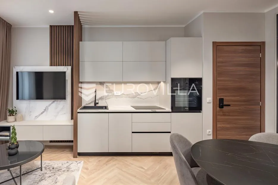 rijeka, centar, novouređen luksuzan stan 100 m² s tri apartmana - slika 24