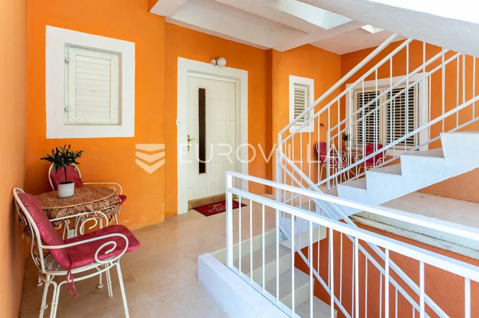 drvenik, makarska rivijera, više apartmanska kuća prvi red do mora - slika 32