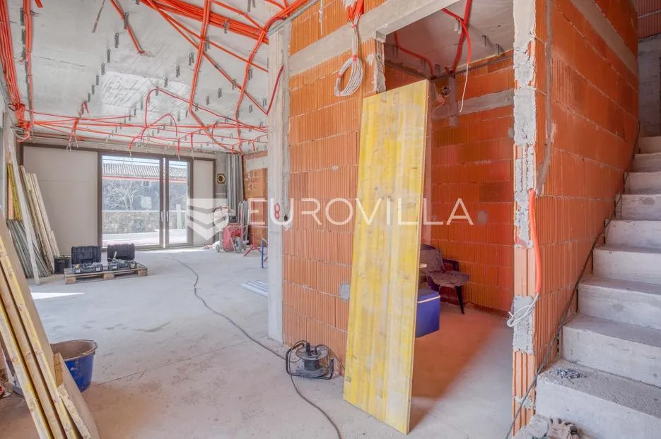 istra, okolica bala, kamena dizajnerska kuća 176 m² s bazenom - slika 14