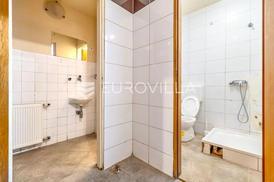 gornji stupnik, ulični lokal površine127 m² s dvorištem - slika 5