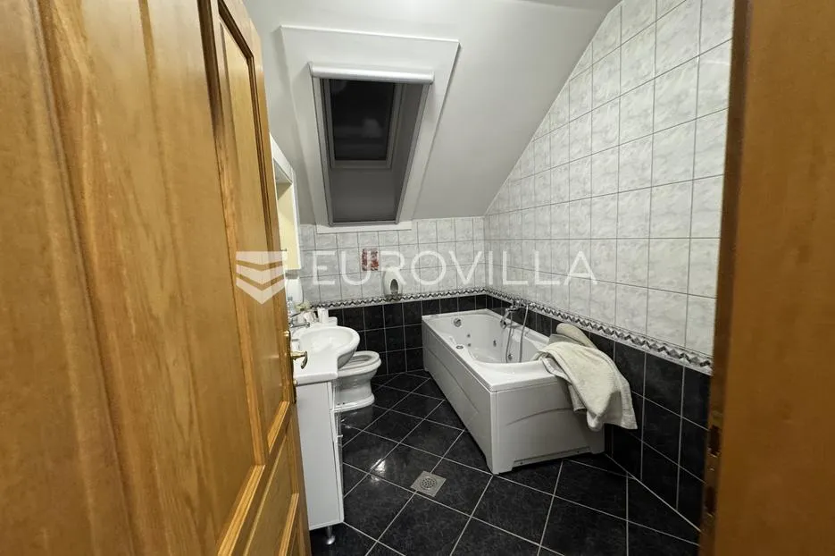 đakovo, centar, luksuzna kuća 470 m2 na izuzetnoj lokaciji - slika 17