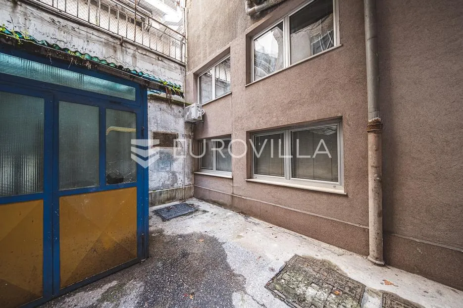 zagreb, centar, draškovićeva, dvoetažan trosoban stan površine 85 m² strogi centar grada - slika 12