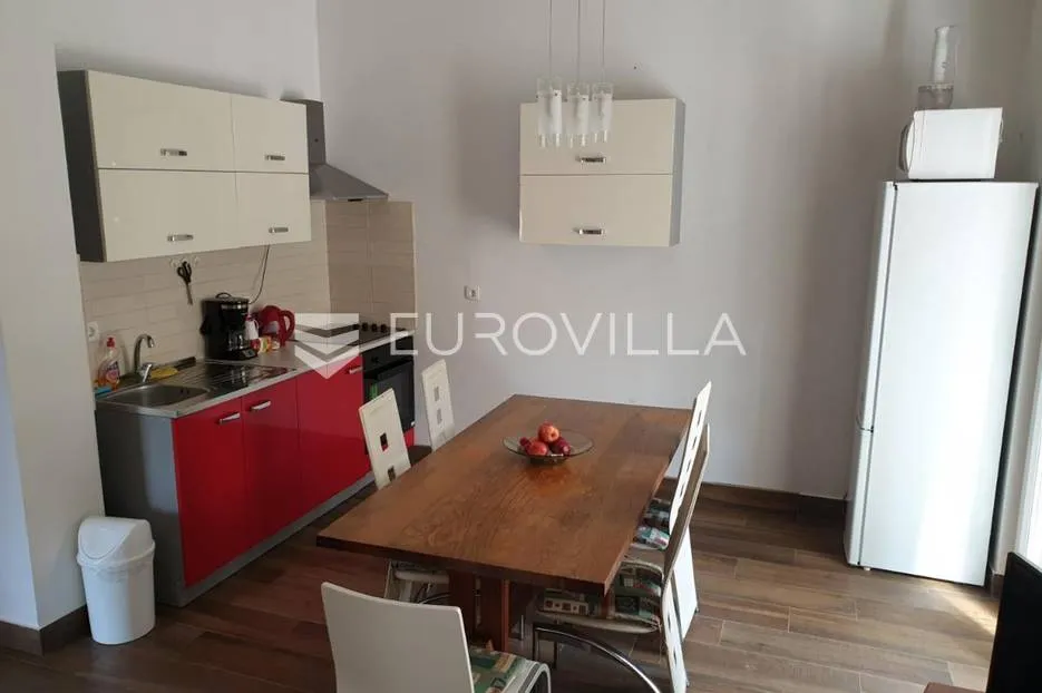medulin, manja samostojeća kuća nkp 121 m2 na svega 150 m od mora - slika 8