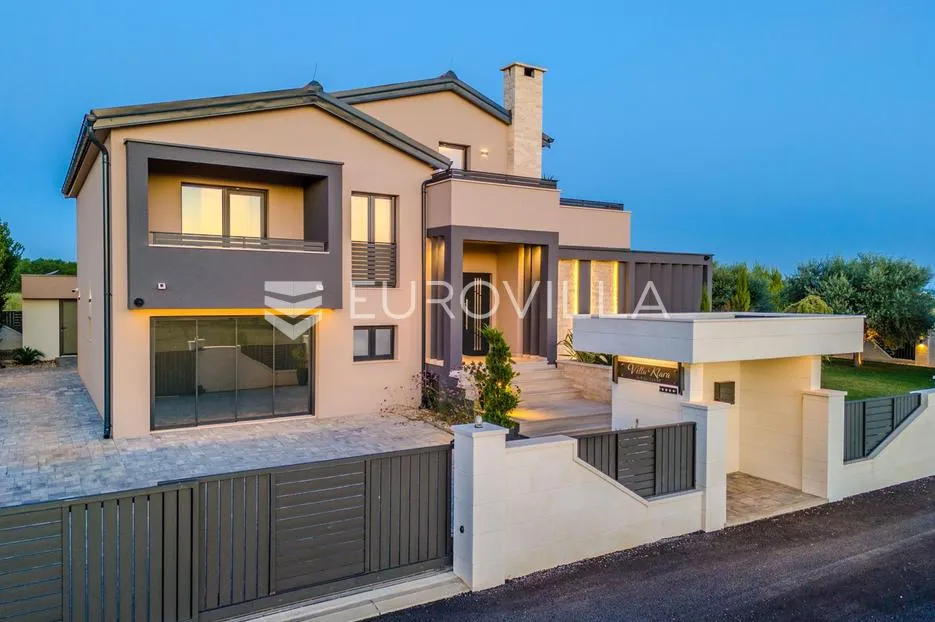 zadar, privlaka, moderna kuća s bazenom i pomoćnim objektom - slika 6