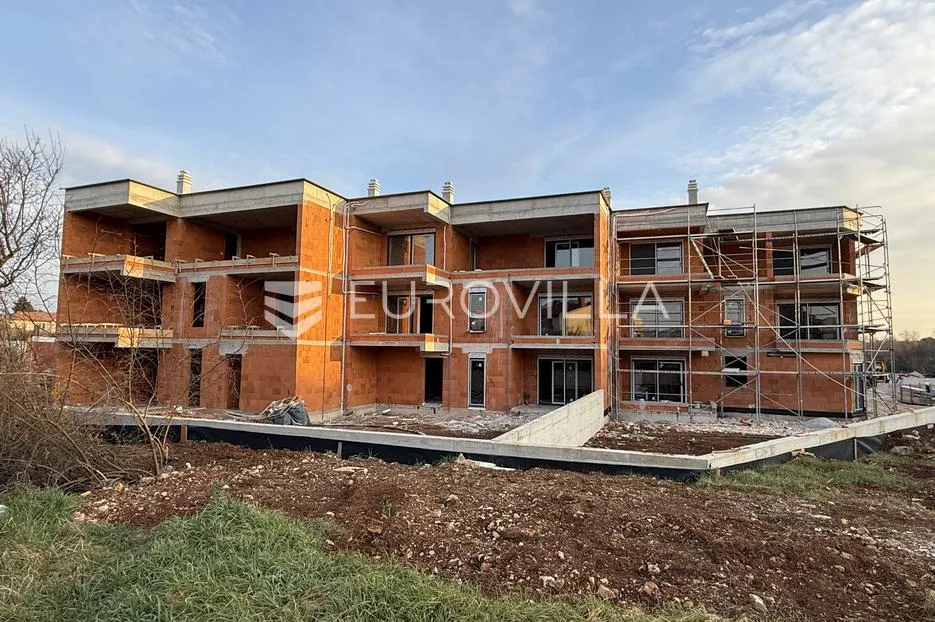 Pula, Valdebek, prostrani penthouse u novogradnji, 2. kat,154 m², garaža, odlična lokacija