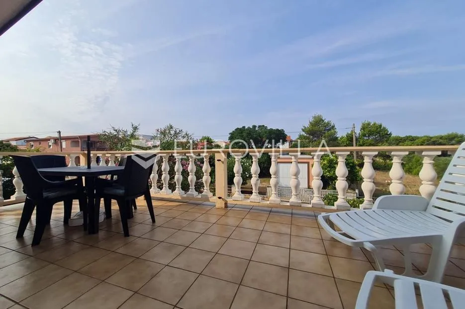 vir, samostojeća kuća, 130 m od plaže s dva odvojena apartmana - slika 37