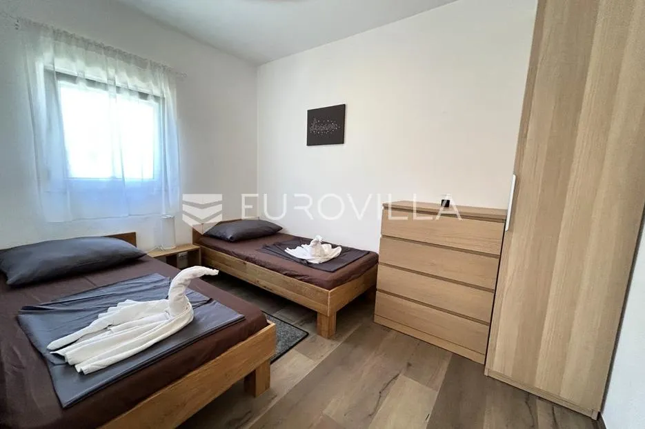 vir, atraktivna apartmanska kuća s 4 stambene jedinice udaljene 150 m od plaže - slika 27