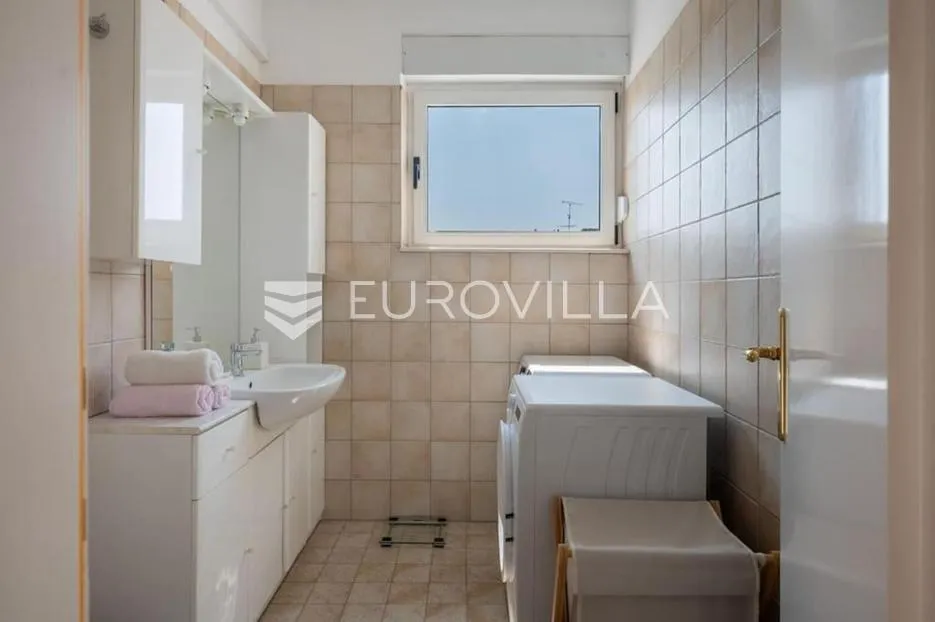 split, mažuranićevo šetalište, dvoetažan dvosoban stan - slika 7