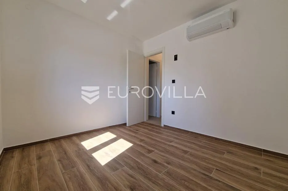 vir, novogradnja, trosobni apartman s vrtom - slika 5