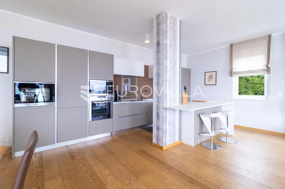 opatija, volosko, luksuzan penthaus 267 m², krovna terasa s jacuzzijem - slika 21
