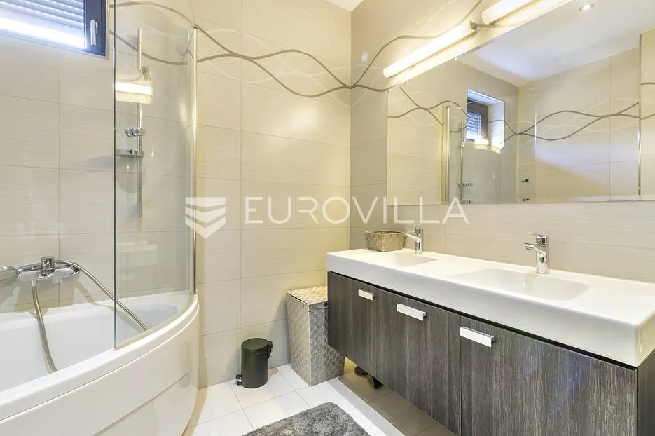 zagreb, srebrnjak, prekrasan trosoban stan s dva garažna mjesta, 102 m² - slika 12