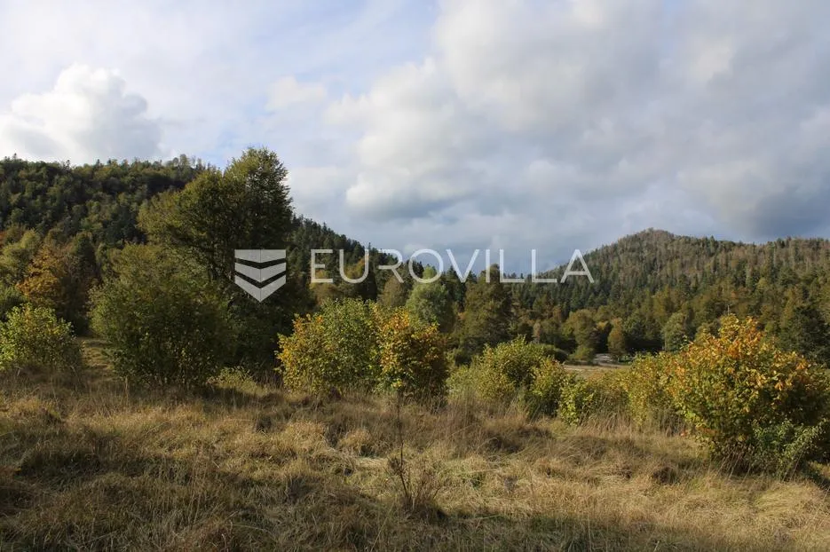 Fužine, predivan ravan teren 831 m², blizini jezera Bajer