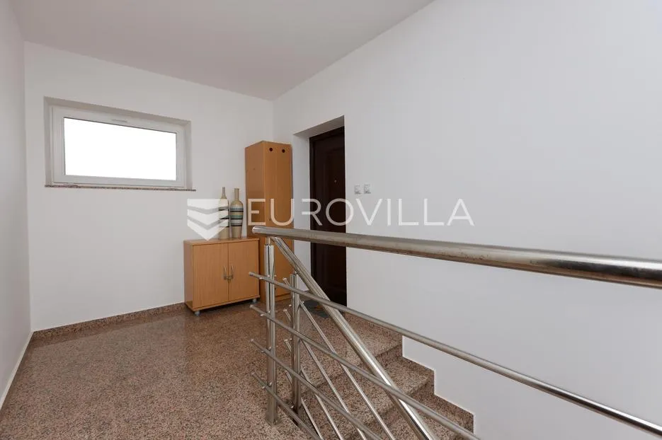 novi vinodolski, dvosobni stan od 54 m² s prekrasnim pogledom i potkrovljem od 30 m² - slika 15
