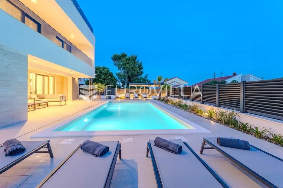 zadar, privlaka, ekskluzivna moderna vila s bazenom i wellness zonom - slika 35