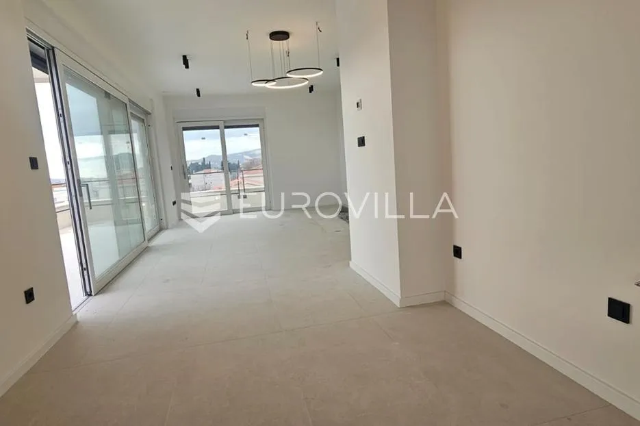 kaštela, penthouse od 102 m² treći kat s garažom povezan liftom - slika 2