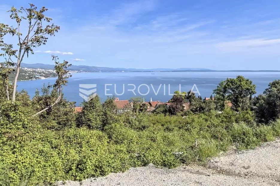 Opatija, Volosko, tri stana 139 m² s panoramskim pogledom na more i prostranim vrtom