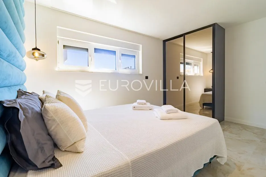 otok krk, malinska, luksuzan novouređen stan 97 m² - slika 8
