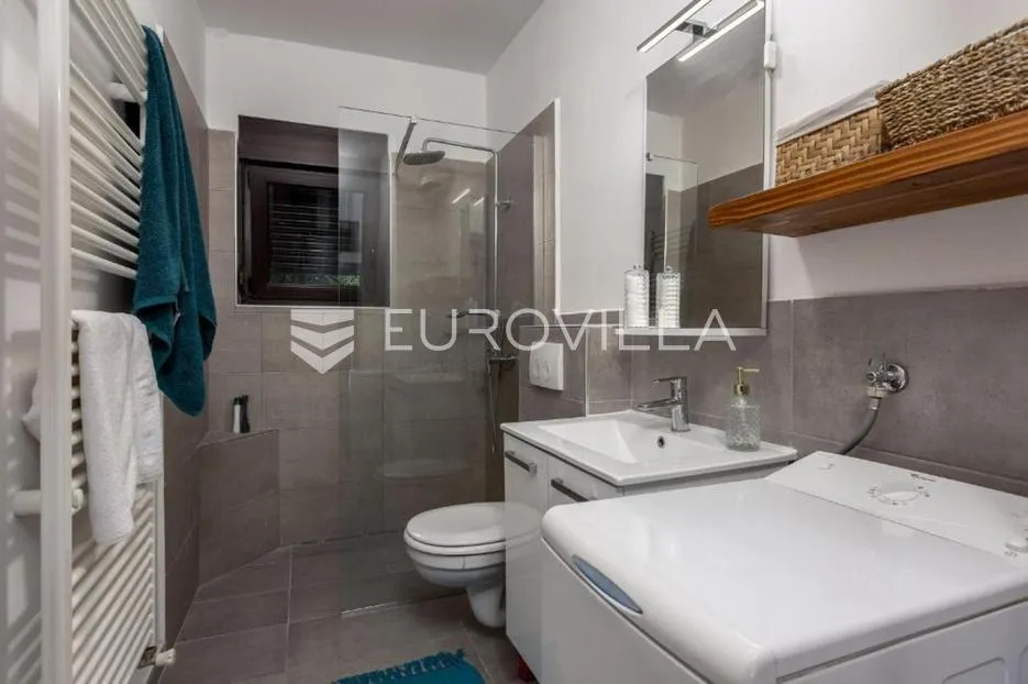 gorski kotar, brod na kupi, kompletno uređena kuća 250 m², jacuzzi, garaža - slika 9
