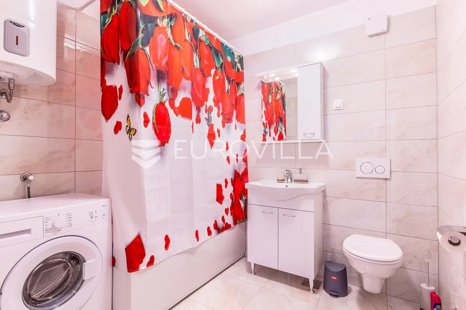 istra, medulin, velika samostojeća kuća sa 7 apartmana 100 m od mora - slika 40