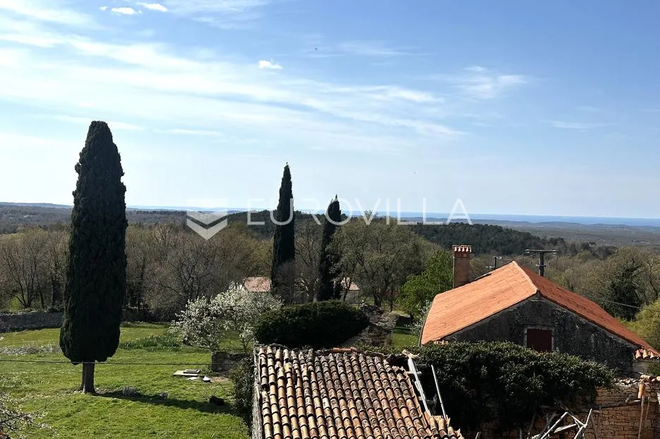 istra, višnjan, okolica, kamena kuća s pogledom na more i velikim zemljištem - slika 2