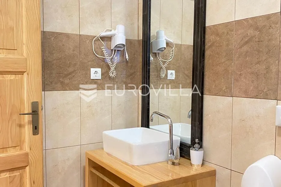 plitvička jezera, korenica, dvije kuće 470 m² - slika 22
