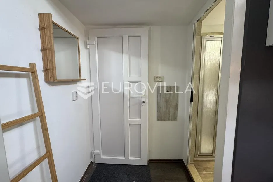 istra, rovinj, funkcionalan studio 19.8 m² na 4. katu u centru grada - slika 8