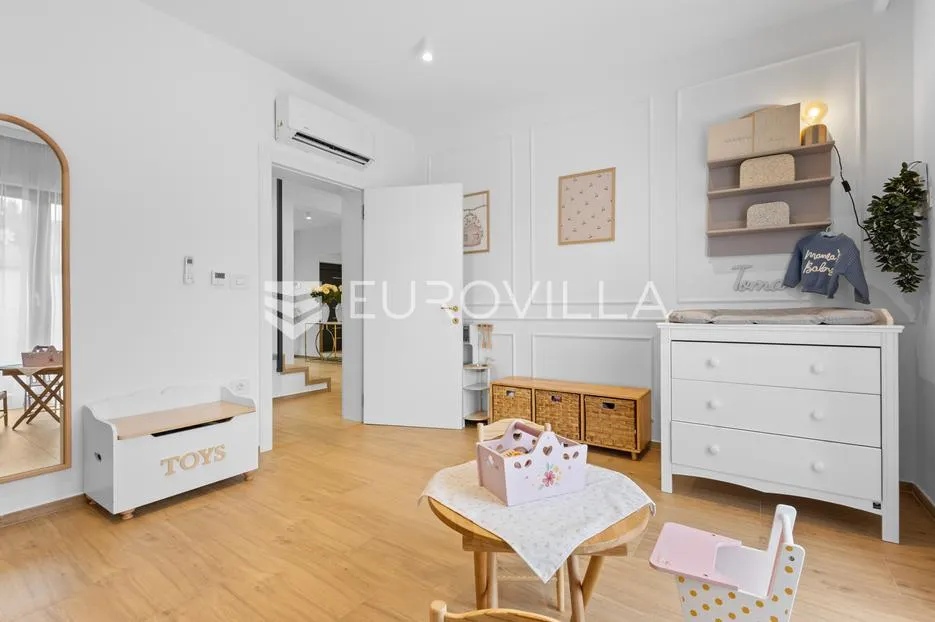 pula, veli vrh, moderna samostojeća vila s grijanim bazenom, teretanom, konobom, garažom - slika 20