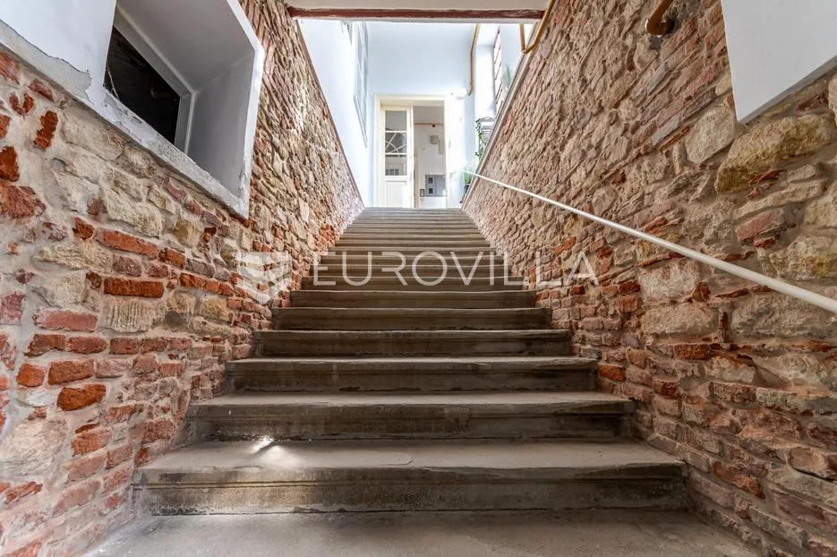 varaždin, centar, prostran stan 110 m², odlična lokacija - slika 1