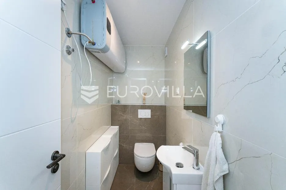 zadar, vir, luksuzna villa sa šest stambenih jedinica, samo 250m od mora - slika 21
