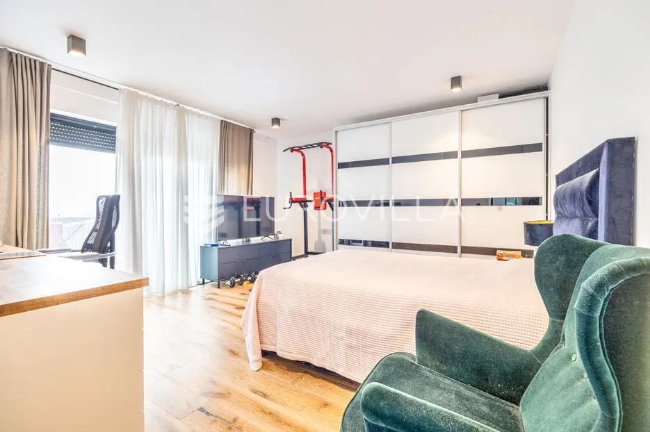 zagreb, kraljevec, prekrasna peterosobna obiteljska kuća s vrtom i 4 parkinga, 250 m² - slika 16