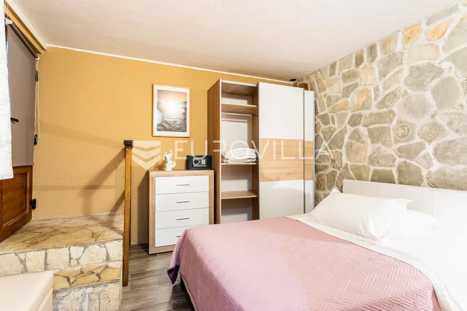 omiš, stanići, lijepa kuća s pogledom na more ukupne površine 160m2 na zemljištu površine 2546 m2 - slika 12