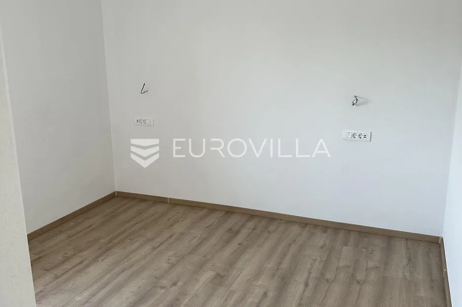 pašman, neviđane, moderna kuća u novogradnji s tri odvojena stana prvi red uz more - slika 9